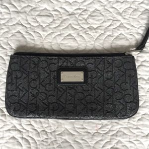 Calvin Klein Zipper Wristlet NWOT🚨